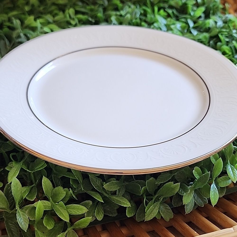 Lenox Hannah Platinum Debut Collection Bread Plate